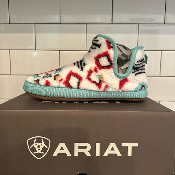 New! ARIAT Bootie Slipper - Picture 3 of 3